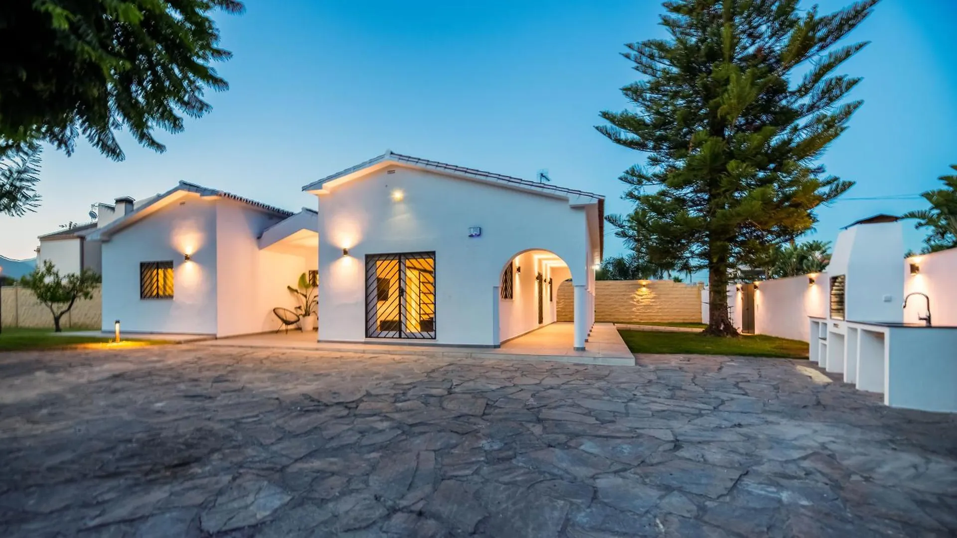 Hanami Villa La Palma Estepona 0*,